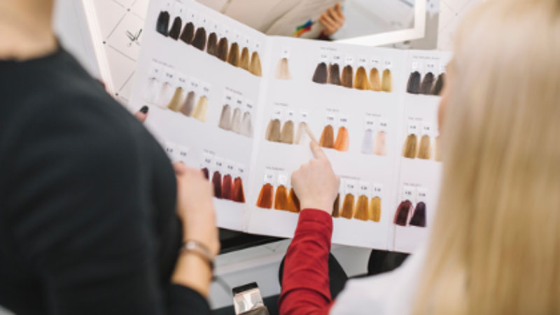 Qué contiene un tinte de keratina y ácido hialurónico