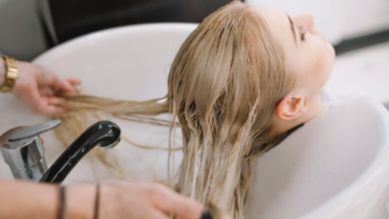 Ventajas de la coloración con keratina y ácido hialurónico