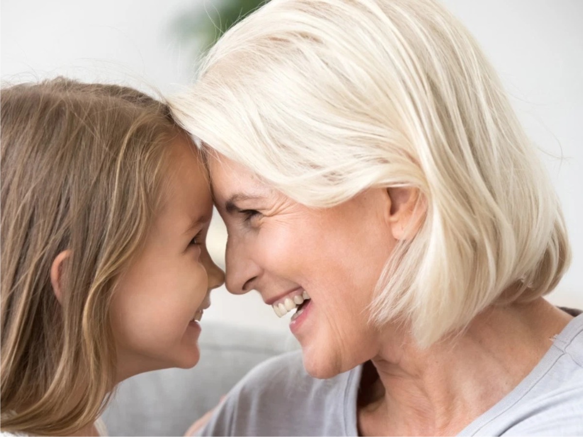 Cómo funcionan los champús y mascarillas que eliminan los reflejos amarillos o naranja.