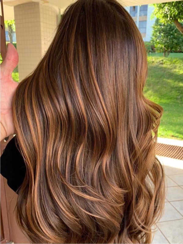 Mechas balayage en pelo castaño oscuro